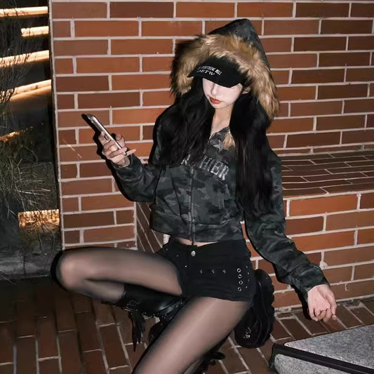 カモフラ ファーフード パーカー レディース クロップド丈 フーディー 韓国 ファッション トップス ショート 迷彩 ロゴ スウェット パーカー