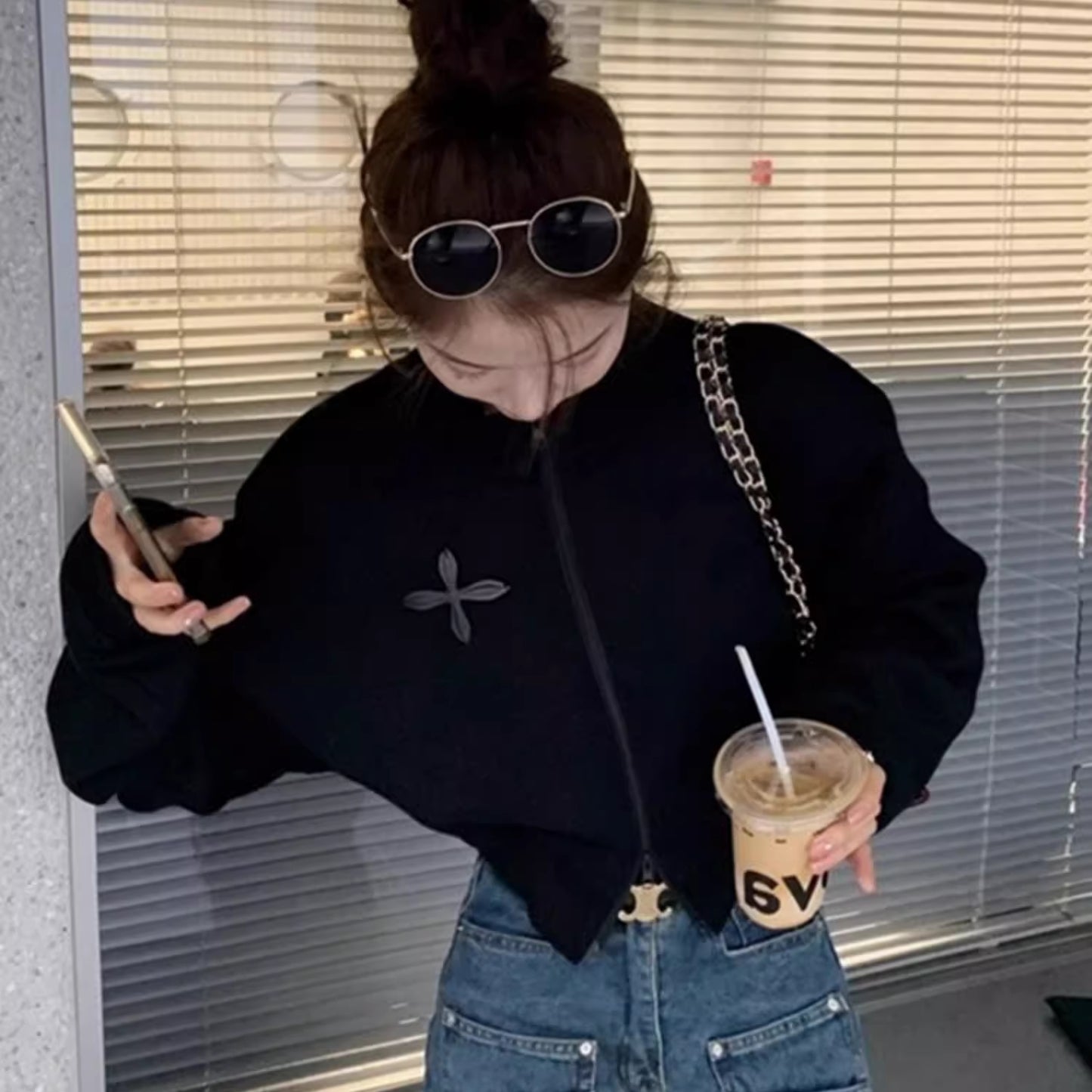 スウェット ジャケット クロップド ハイネック ジップ トレーナー 韓国 ファッション ショート丈 ワンポイント ワッペン刺繍 トップス