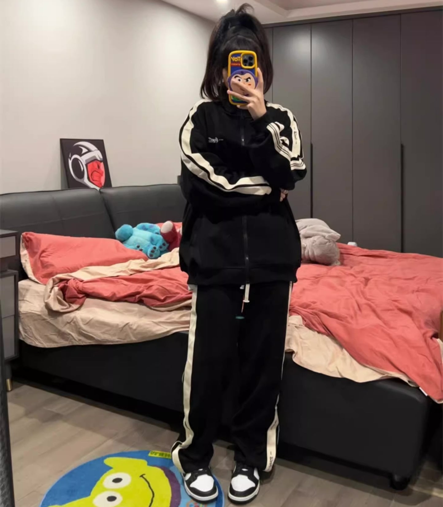 スウェット ジャージ セットアップ レディース 韓国 ファッション アシメ 非対称 ロゴ サイドライン ジップ トラックジャケット ワイドパンツ 上下セット