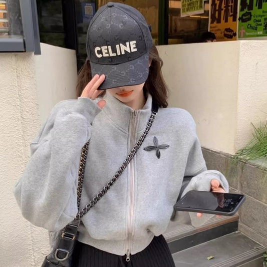 スウェット ジャケット クロップド ハイネック ジップ トレーナー 韓国 ファッション ショート丈 ワンポイント ワッペン刺繍 トップス