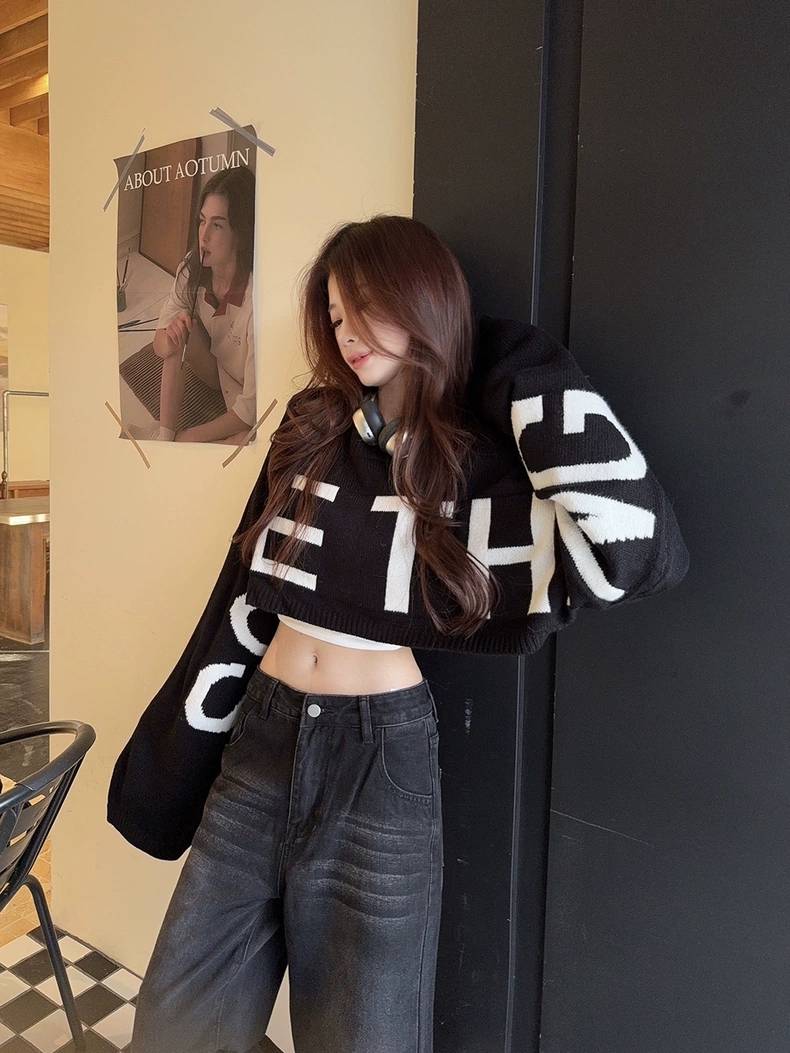 クロップド ビッグロゴ ニット トップス レディース 韓国 ファッション ショート セーター