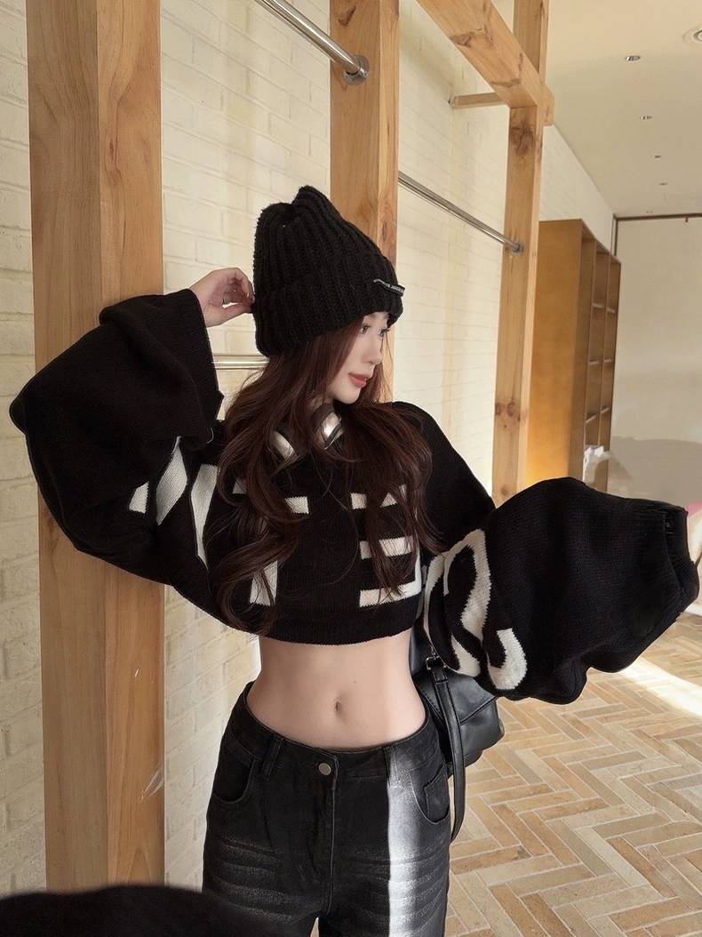 クロップド ビッグロゴ ニット トップス レディース 韓国 ファッション ショート セーター