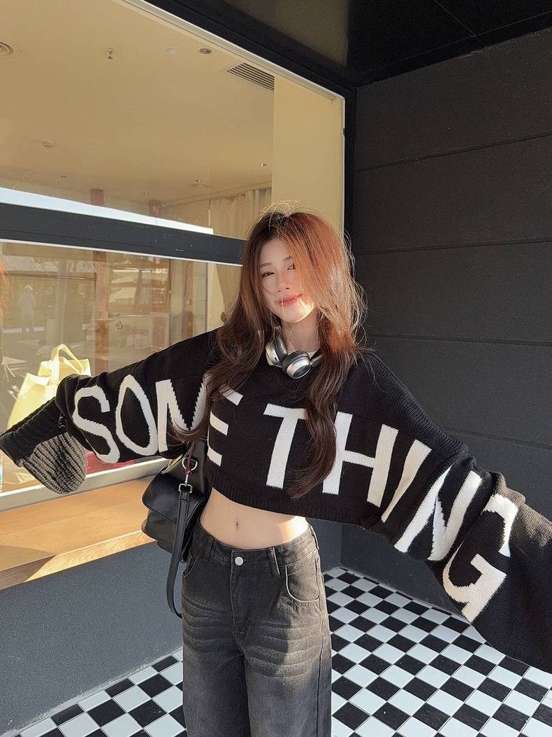 クロップド ビッグロゴ ニット トップス レディース 韓国 ファッション ショート セーター