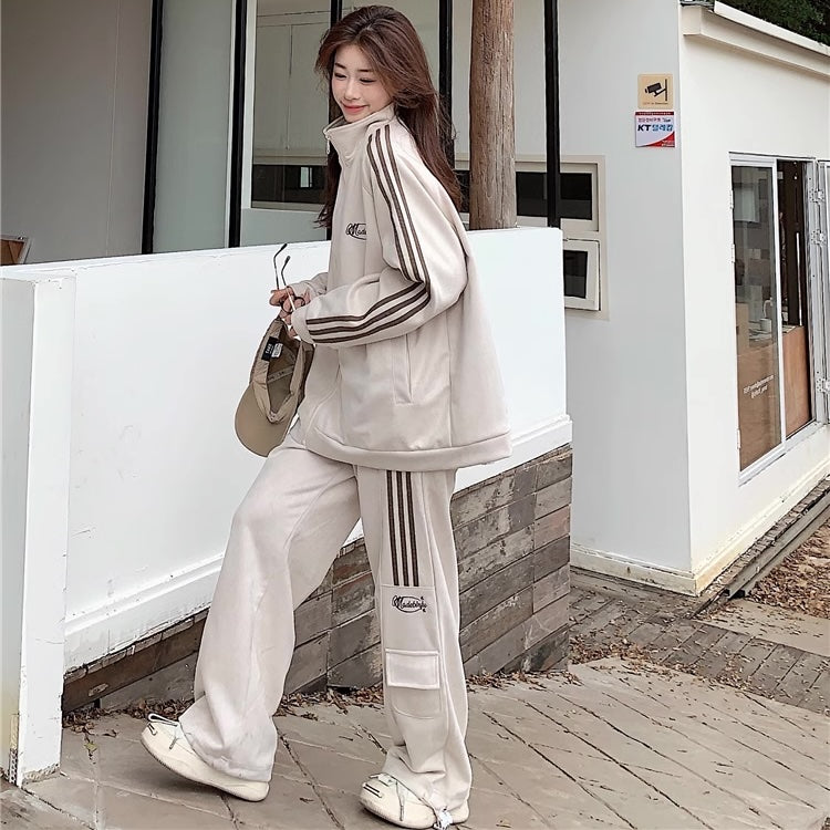 ■激レア■韓国製■KOREA■ジャージ上下■セットアップ■ 韓国デザイン♡カップルで使える3本ラインジャージ♡ セットアップ