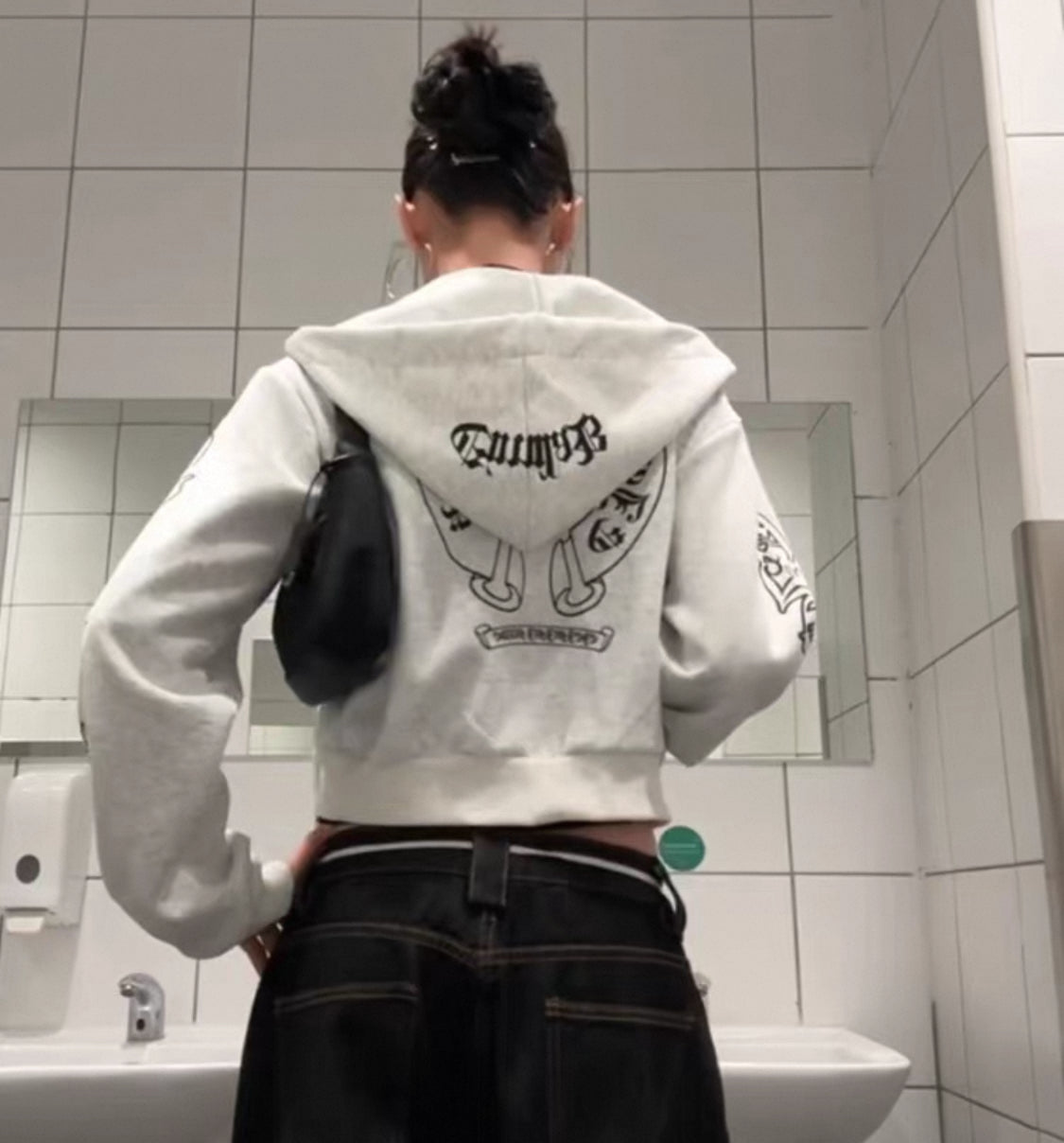 ロゴ パーカー レディース クロップド丈 韓国 ファッション フード 長袖 ロゴ プリント トップス フーディ