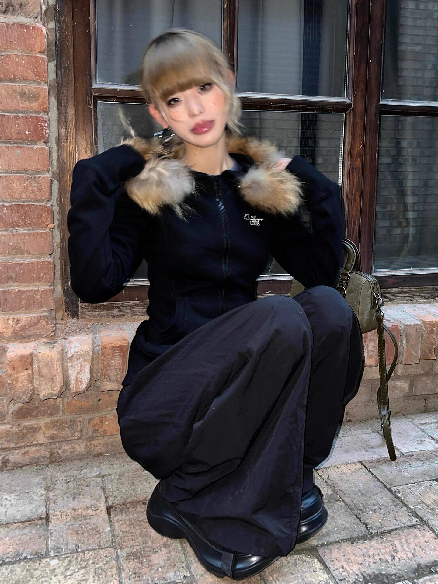 ファーフード ジップ パーカー レディース 韓国 ファッション タイト ストレッチ ロゴパーカー