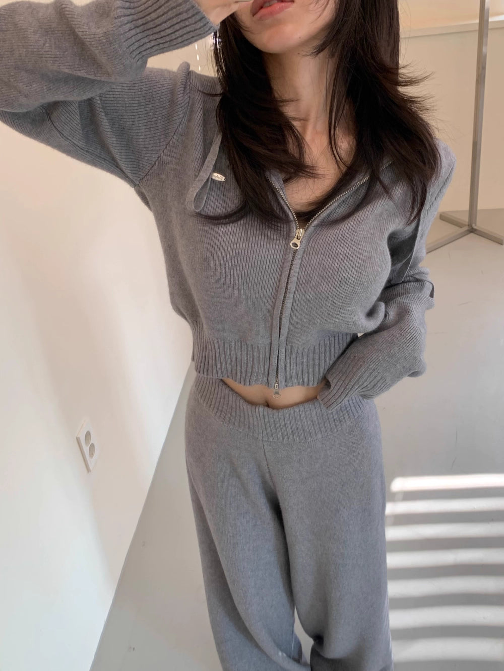 ニット セットアップ クロップド パーカー ワイドパンツ 韓国 ファッション 上下セット ショート丈 フード付きニット