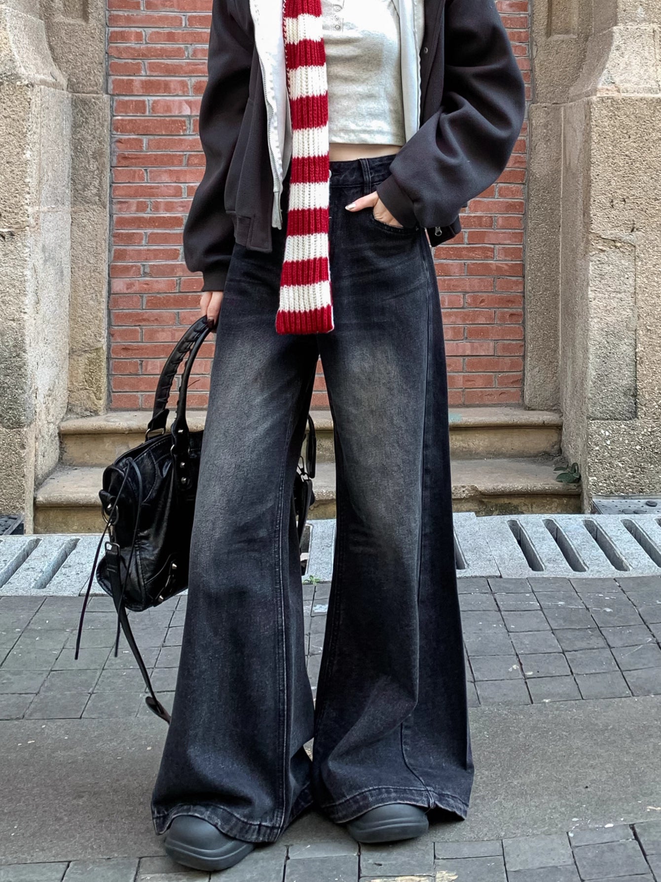 フレア ワイド ブラック デニムパンツ 韓国 ファッション レトロ ヴィンテージ加工 ブラック ジーンズ 秋冬  ゆったり 脚長シルエット