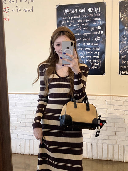 ニット ロングワンピース レディース 春 韓国 ファッション Uネック 細見え Aライン ロングワンピ