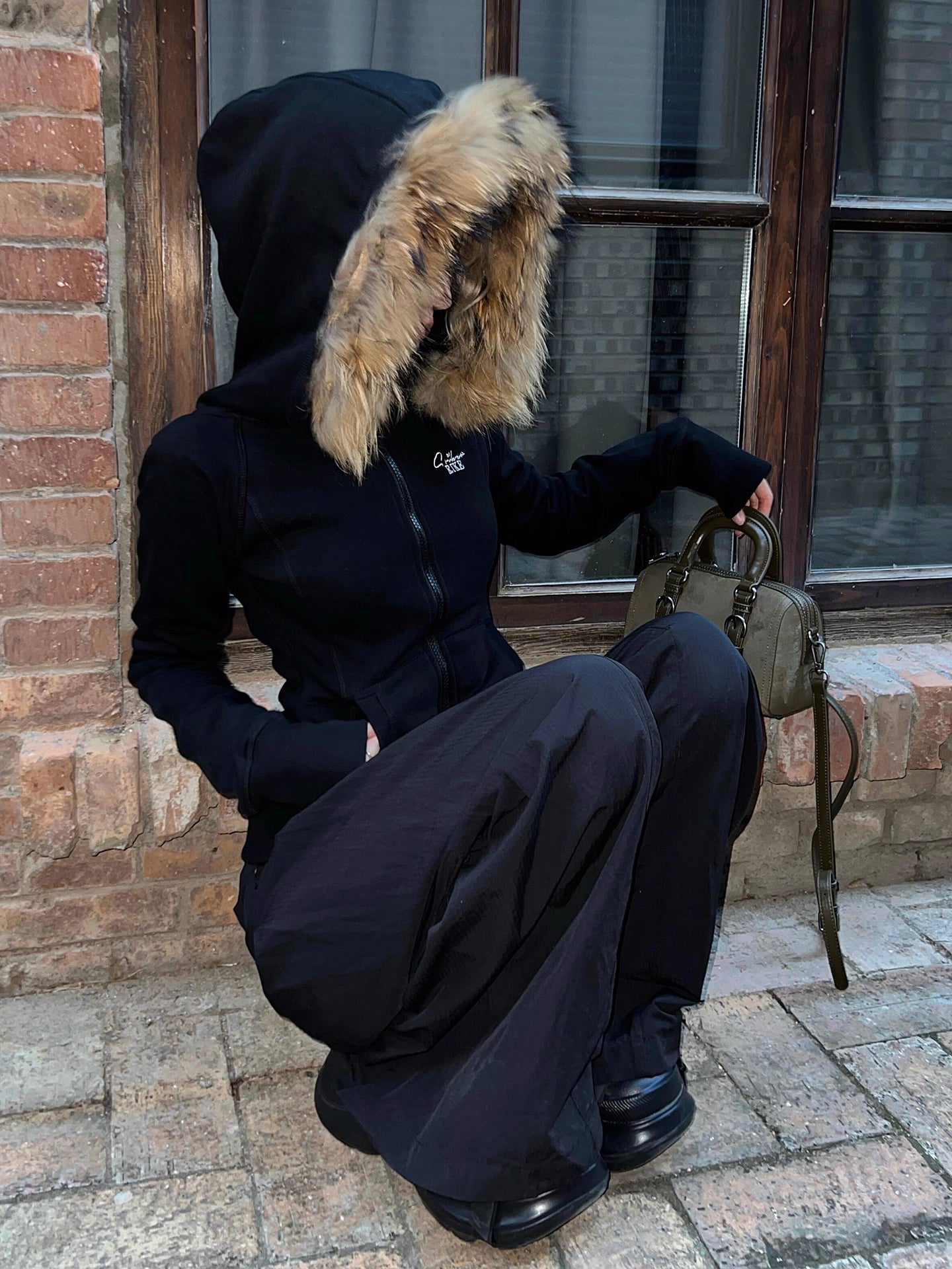 ファーフード ジップ パーカー レディース 韓国 ファッション タイト ストレッチ ロゴパーカー