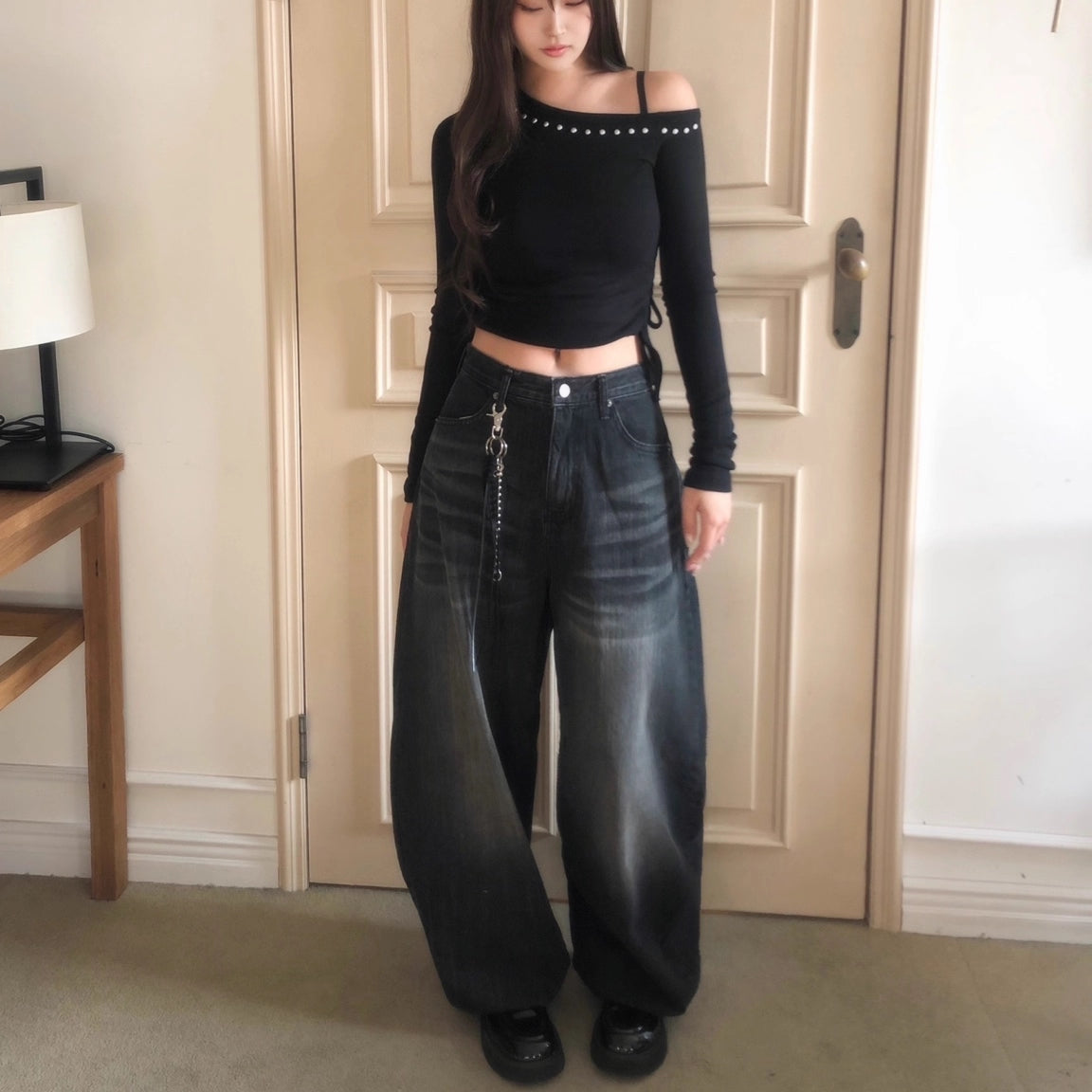 バックロゴ デニム パンツ レディース 韓国 ファッション バレルレッグ ジーンズ ロゴ バックロゴ ワイドパンツ カーブパンツ ブラックデニム アッシュデニム 黒デニム ヴィンテージ バルーン デニム